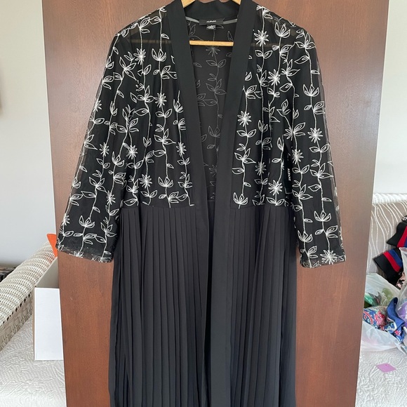 NWT Alfani Pleated Embroidered Side Split Long Sheer kimono - Picture 5 of 16